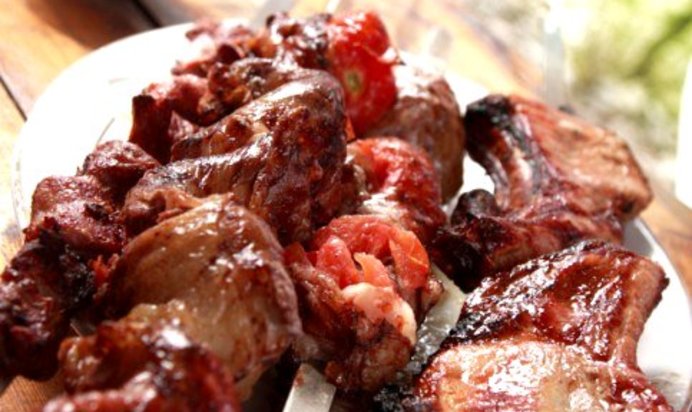 Шашлык из свинины со сливами