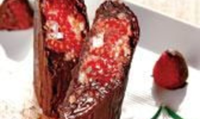 Шоколадный ролл с малиновым ризотто