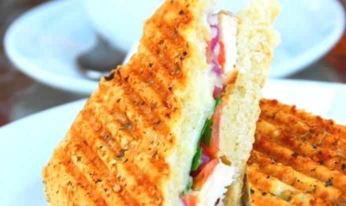 Бутерброд с отварной курицей