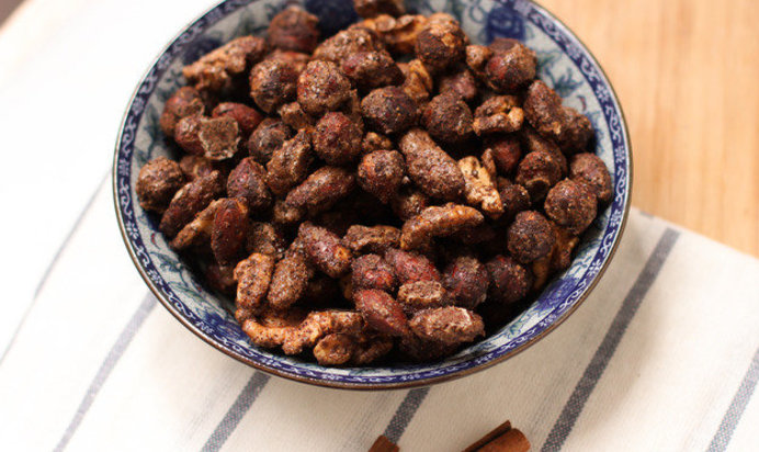 Карамелизированные орехи с корицей, имбирем и кофе