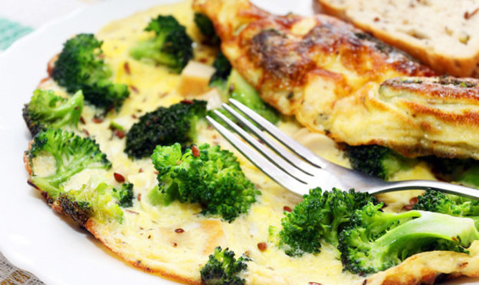 Омлет с брокколи и кешью