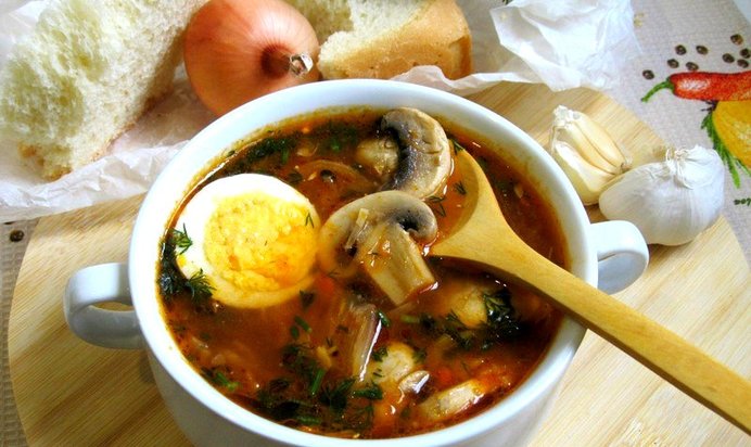 Борщ с шампиньонами