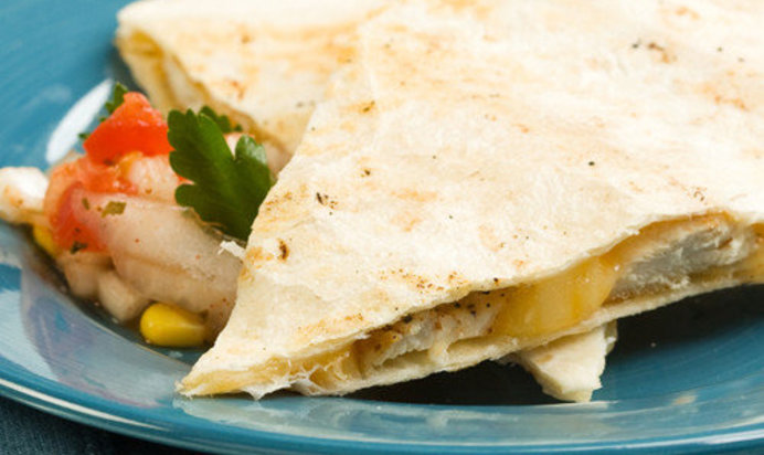 Кесадилья с курицей и шпинатом