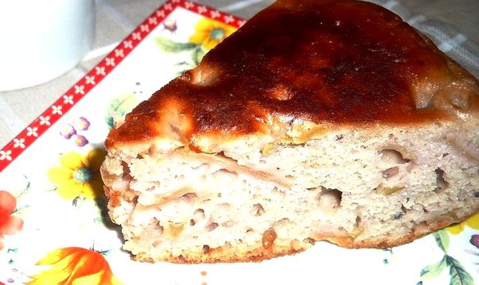 Яблочная шарлотка с вареньем