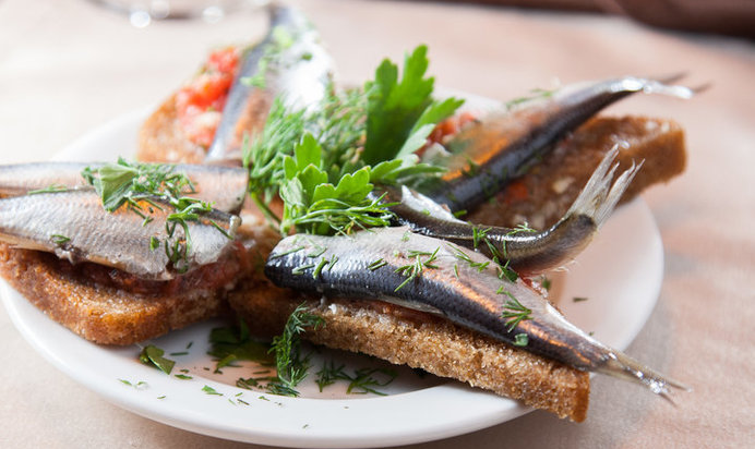 Гренки с килькой