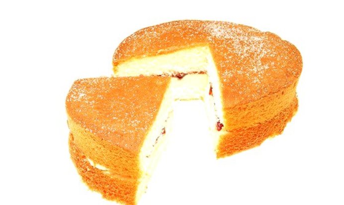 Бисквитное пирожное с вареньем