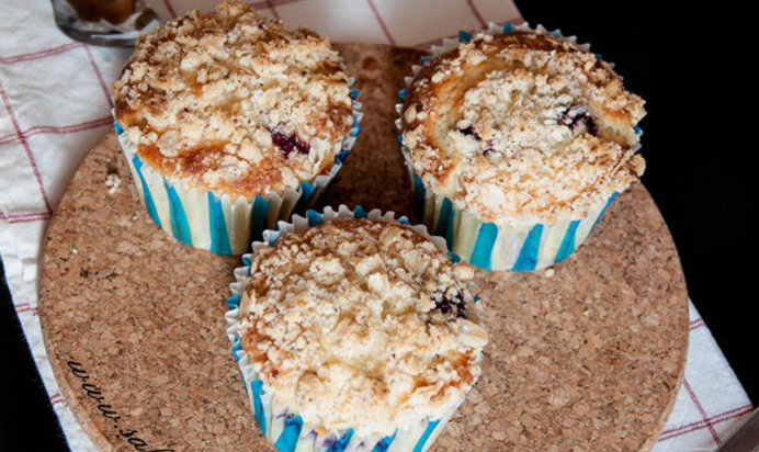 Маффины на йогурте с черникой и овсяными хлопьями