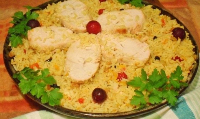 Плов из индейки с вишней и изюмом