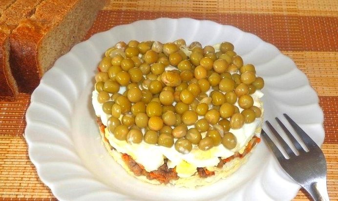 Салат с капустой и мясным фаршем