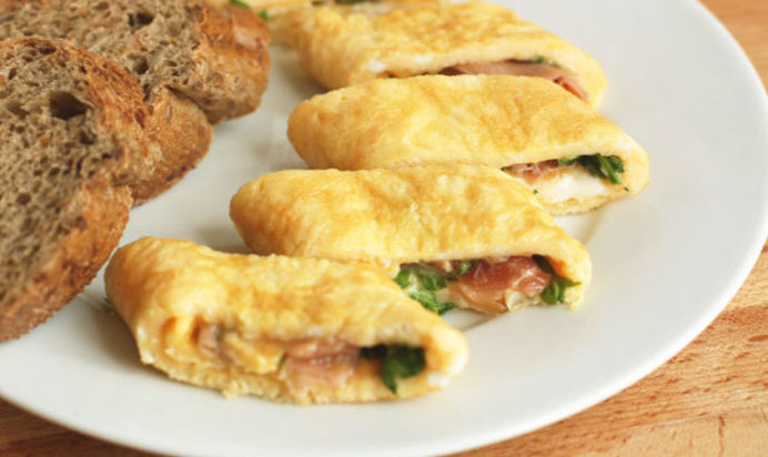 Омлет с ветчиной и рукколой