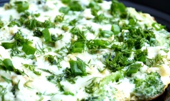 Омлет с брокколи на сковороде