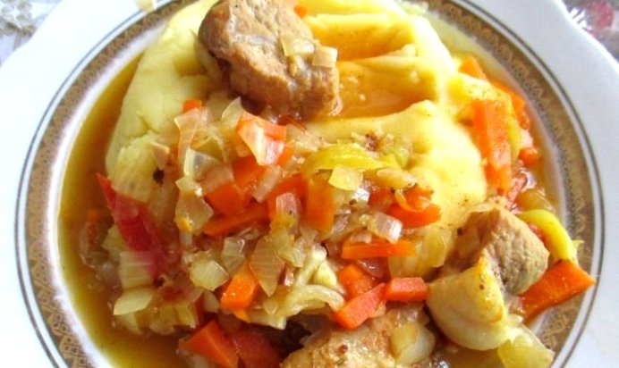 Овощи со свининой в мультиварке