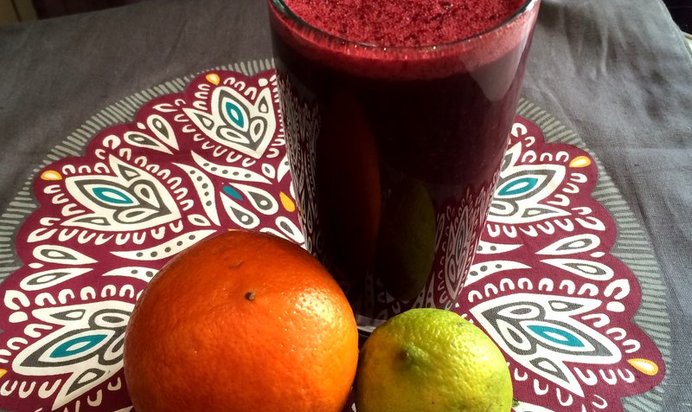 Смузи с черникой и бананом