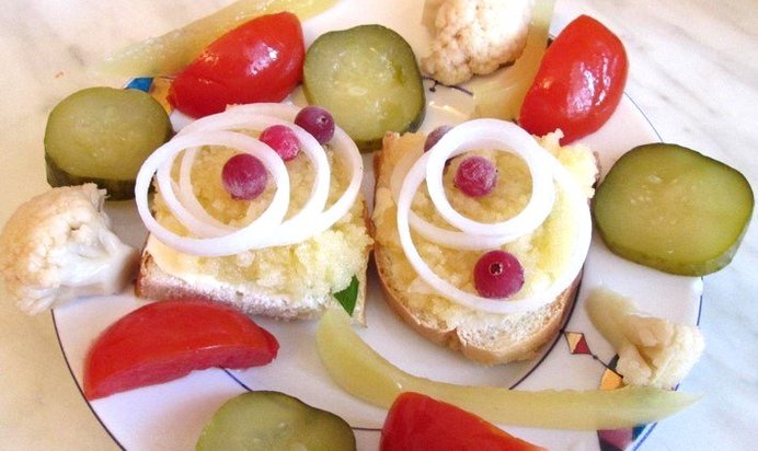 Бутерброды с икрой мойвы