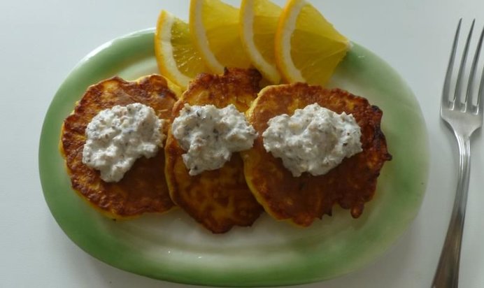 Оладьи из тыквы с ореховым соусом