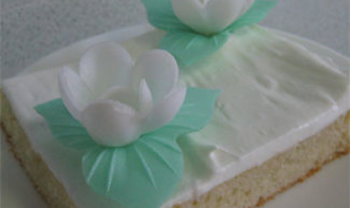 Цветущие пирожные