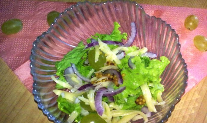 Салат с виноградом