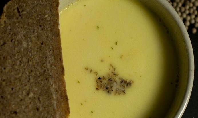 Суп с сыром и вином