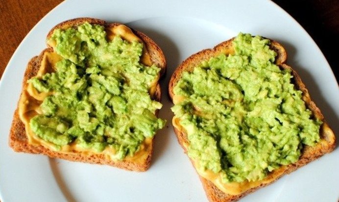 Тосты с авокадо и сыром