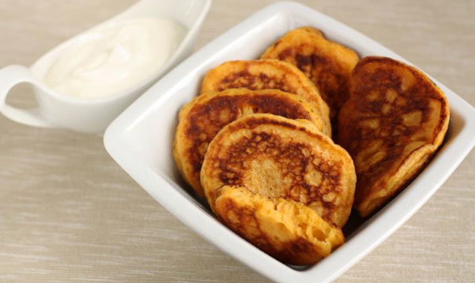 Оладьи на дрожжах с морковью