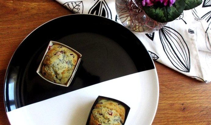 Маффины с брусникой и маком