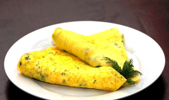 Омлет со сметаной и сыром