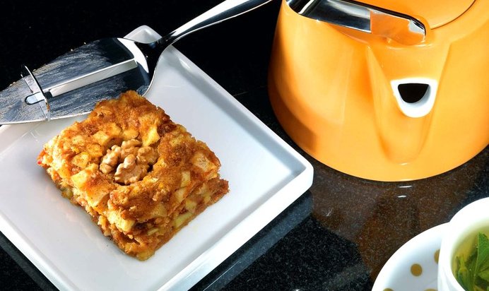 Яблочно-финиковое пирожное