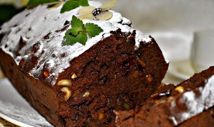 Шоколадный кекс с изюмом