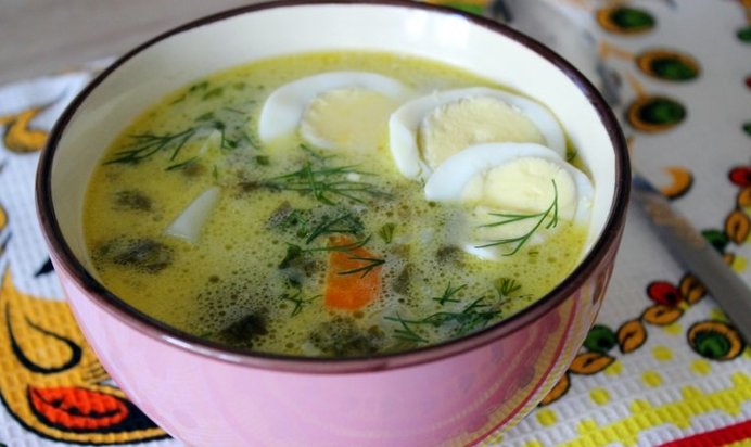 Зеленые летние щи со сметаной