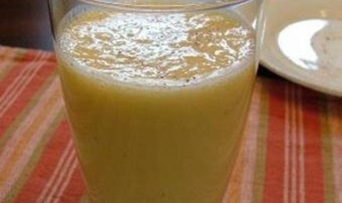 Витаминный напиток из апельсина и миндаля