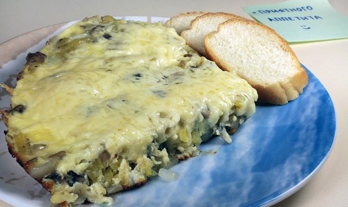 Омлет с грибами и картофелем