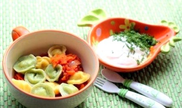 Разноцветные пельмени с рыбой