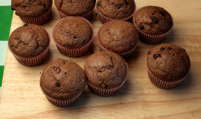 Шоколадные маффины с бананом