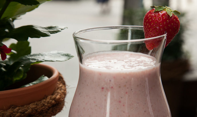 Клубничный смузи с овсянкой