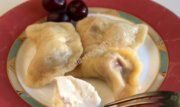 Вареники с вишней и манкой на пару