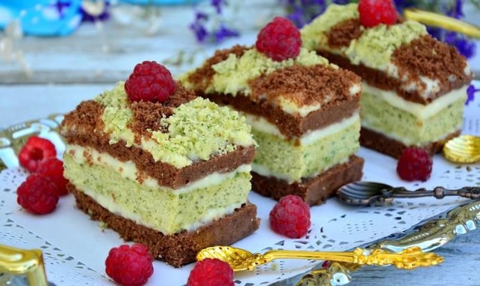 Пирожные бисквитные из шпината из микроволновки