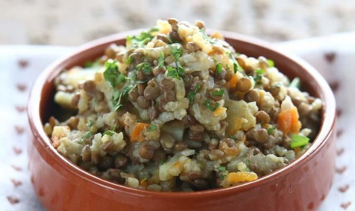 Плов с чечевицей и овощами