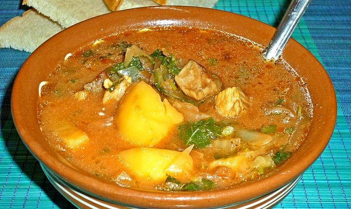 Красный борщ с крапивой