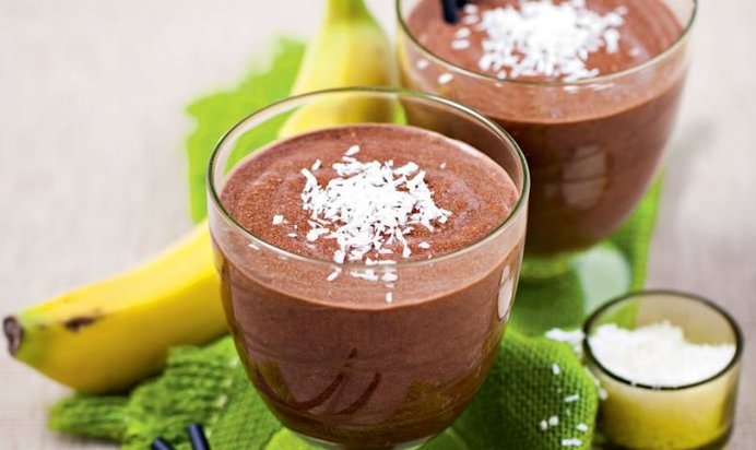 Шоколадный смузи с бананом и кокосовым молоком