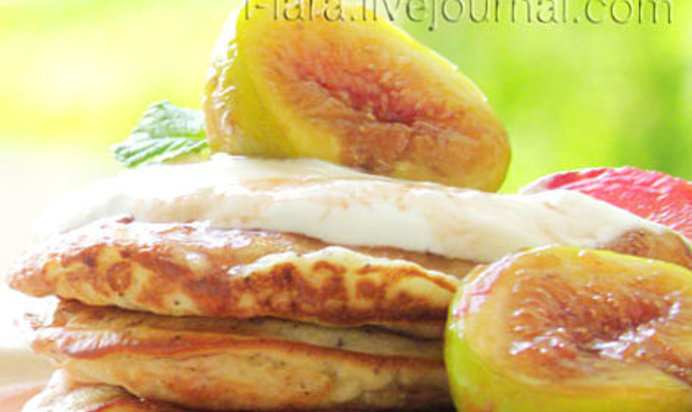 Банановые оладьи с инжиром