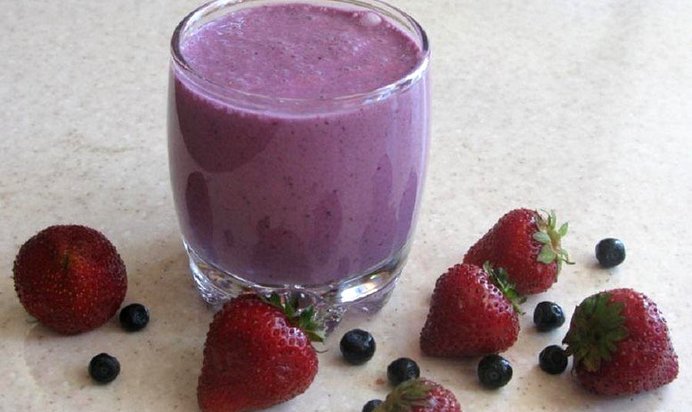 Клубнично-черничный напиток