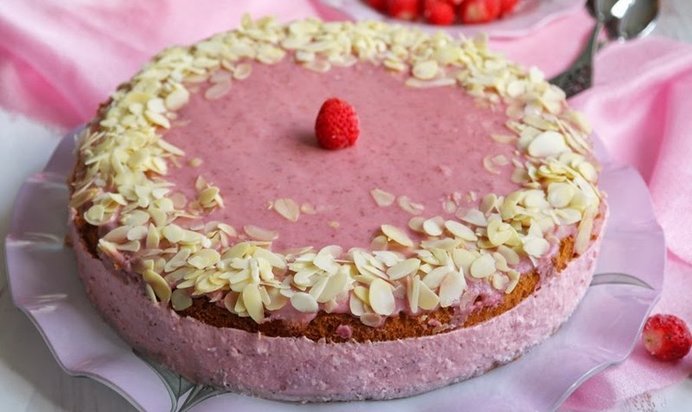 Творожно-клубничный торт