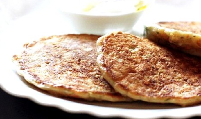 Оладьи с киноа и овощами