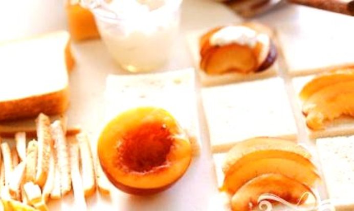 Панини с нектарином и йогуртом