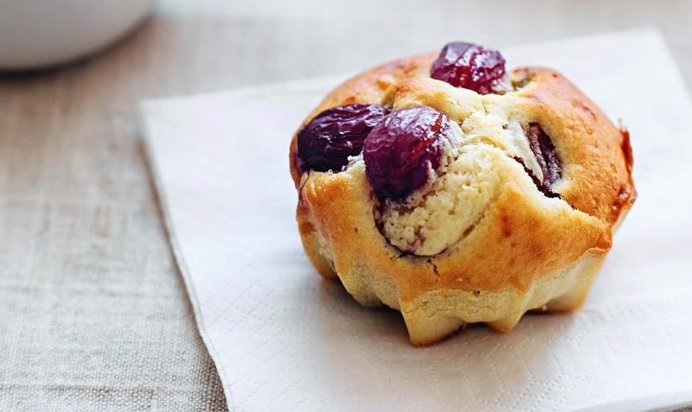 Маффины с голубым сыром и виноградом