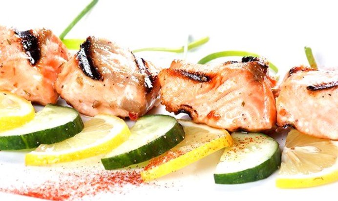 Шашлыки из лосося в укропно-горчичной глазури