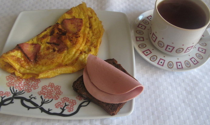 Омлет с сырным припеком