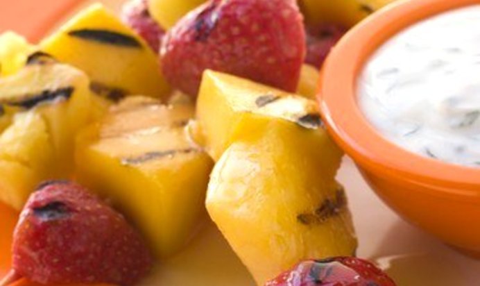 Шашлык из фруктов с лаймовым сиропом