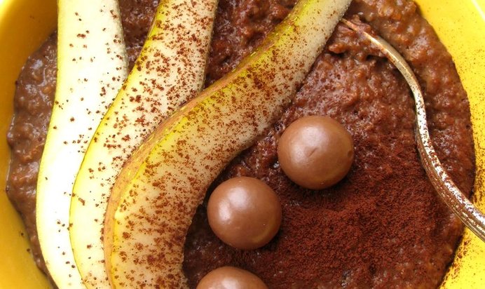 Овсяная каша с грушей и шоколадом