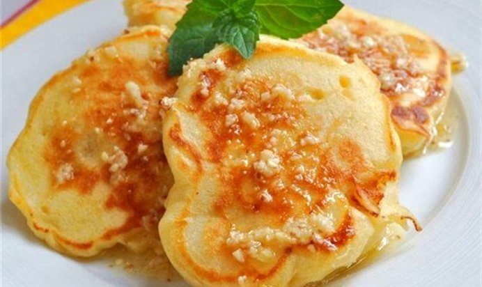 Кефирные оладьи с яблоками